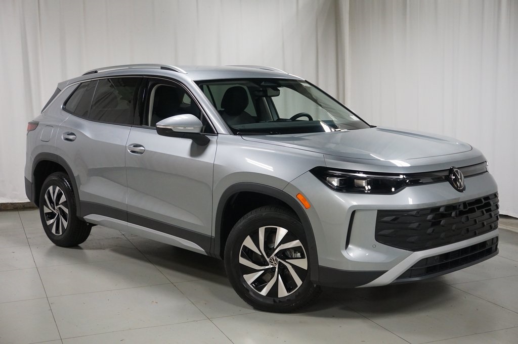 2025 Volkswagen Tiguan S photo 2