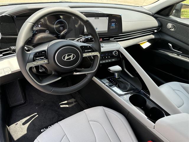 2025 Hyundai Elantra Hybrid Limited photo 12