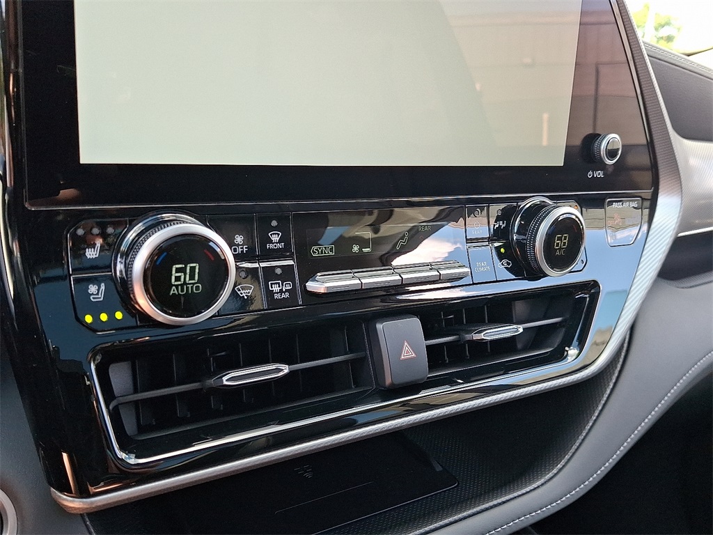 2024 Toyota Highlander Platinum photo 17