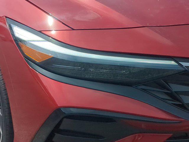 2025 Hyundai Elantra Hybrid Limited photo 9