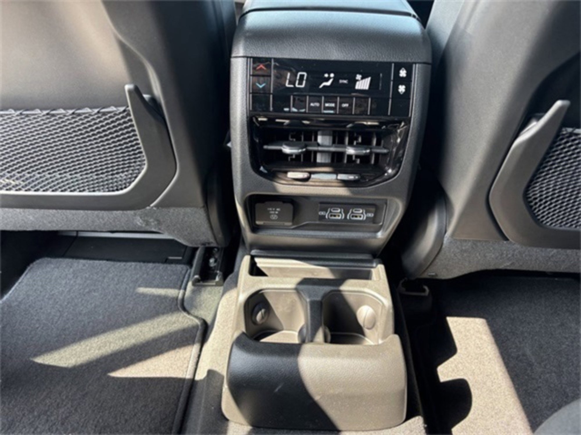2025 Jeep Grand Cherokee Laredo Altitude photo 29