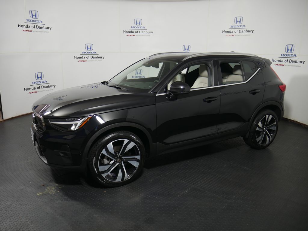 2023 Volvo XC40 Plus photo 25