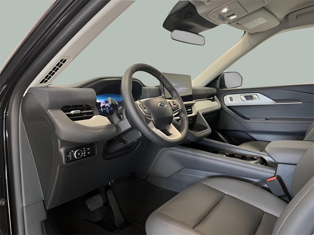 2025 Ford Explorer photo 17
