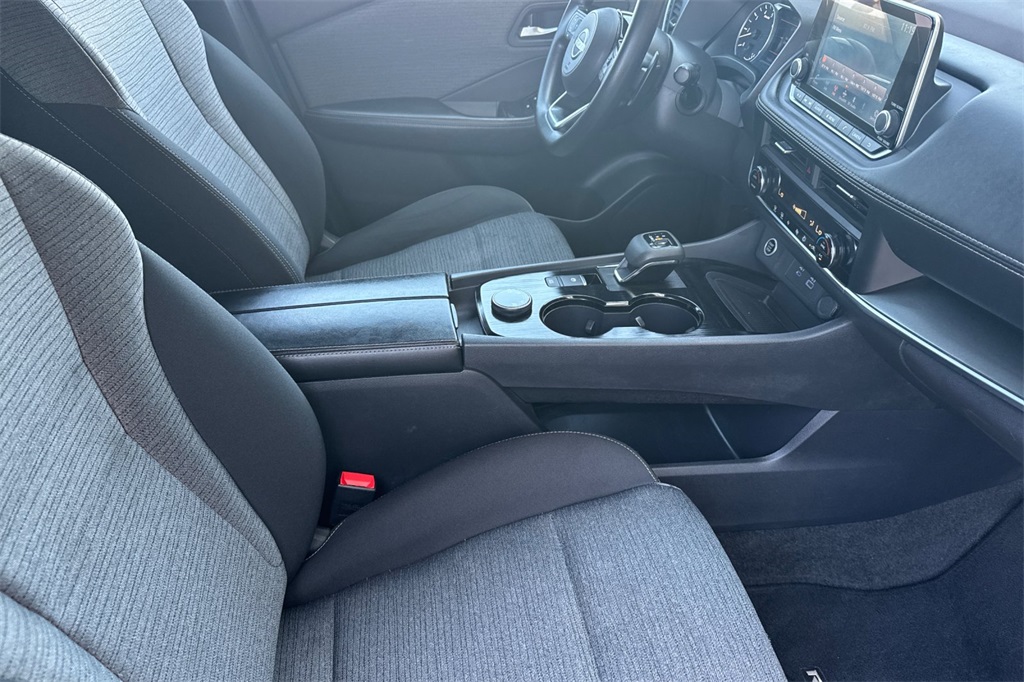 2023 Nissan Rogue SV photo 18