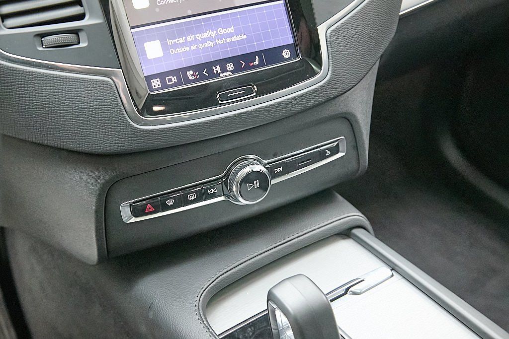 2023 VOLVO XC90 - Image 15