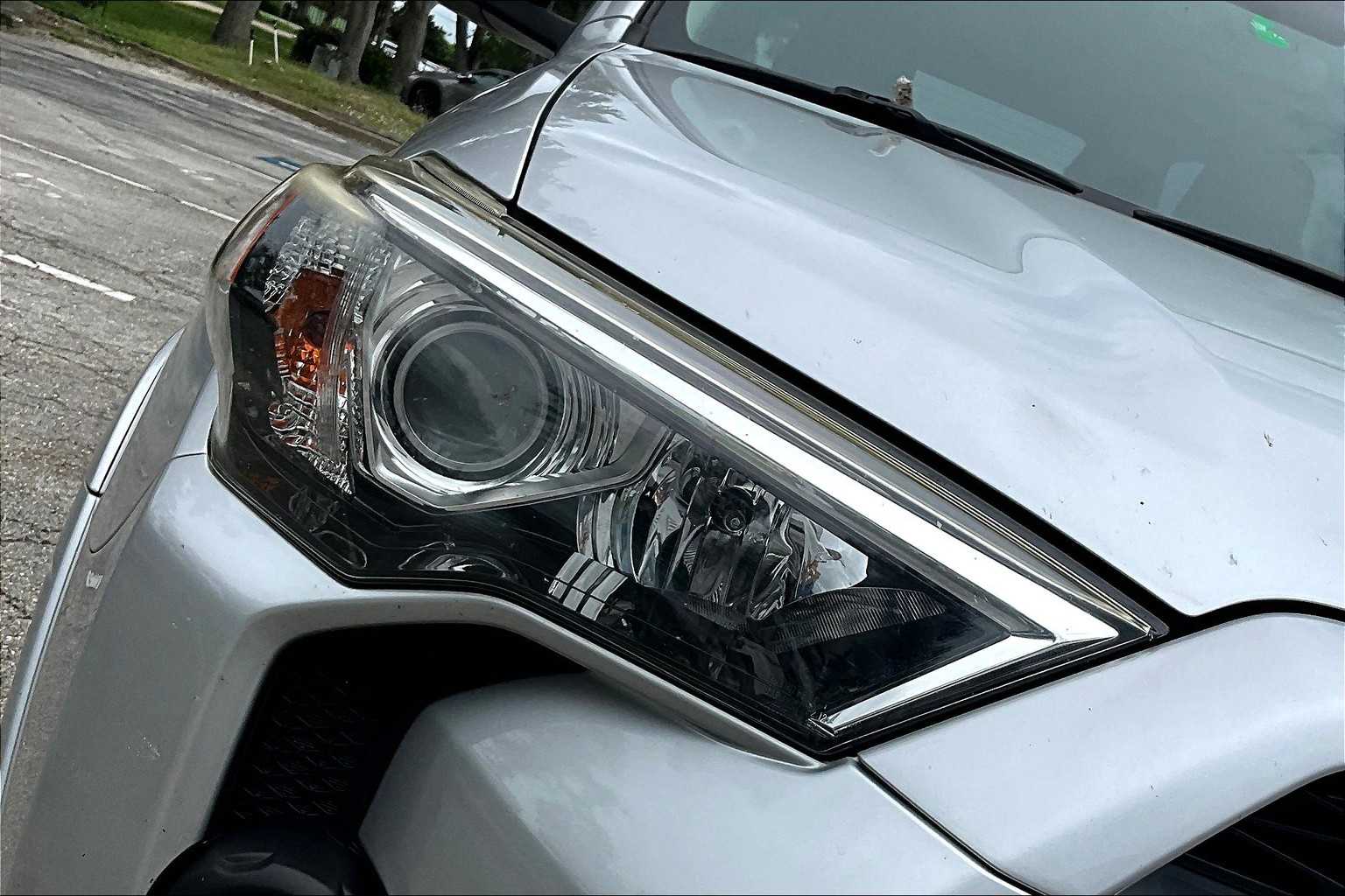 2014 Toyota 4Runner SR5 photo 25
