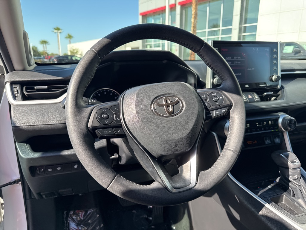 2022 Toyota RAV4 XLE Premium photo 14