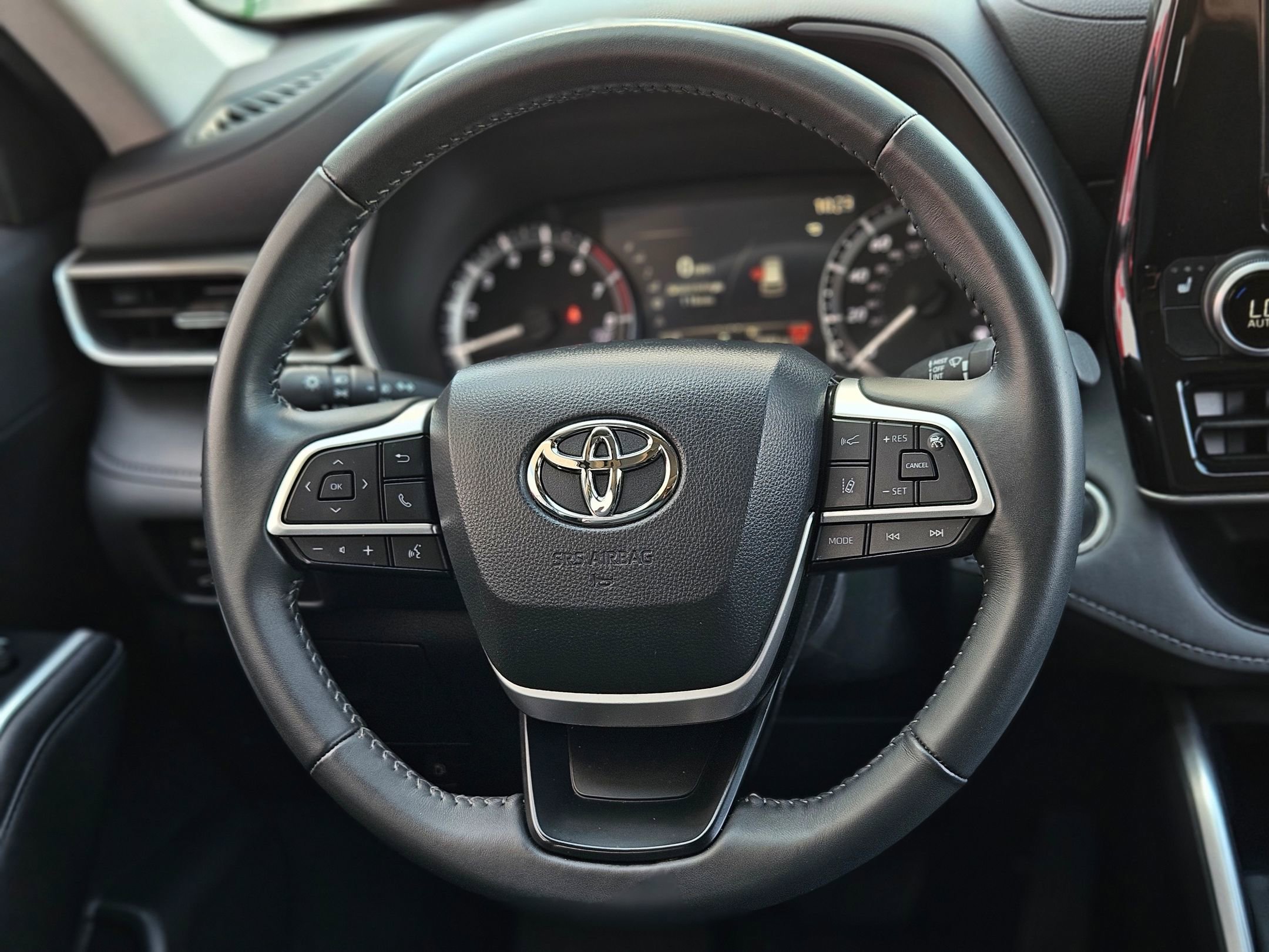 2024 Toyota Highlander XLE photo 26