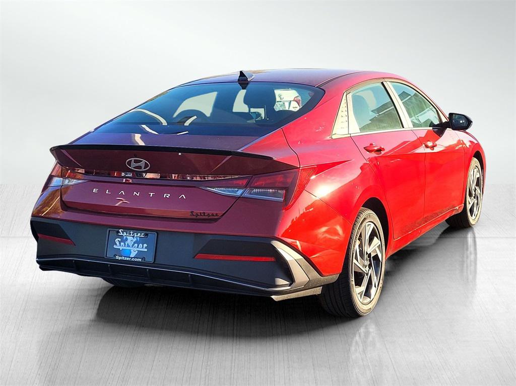 2025 Hyundai Elantra SEL Sport photo 3