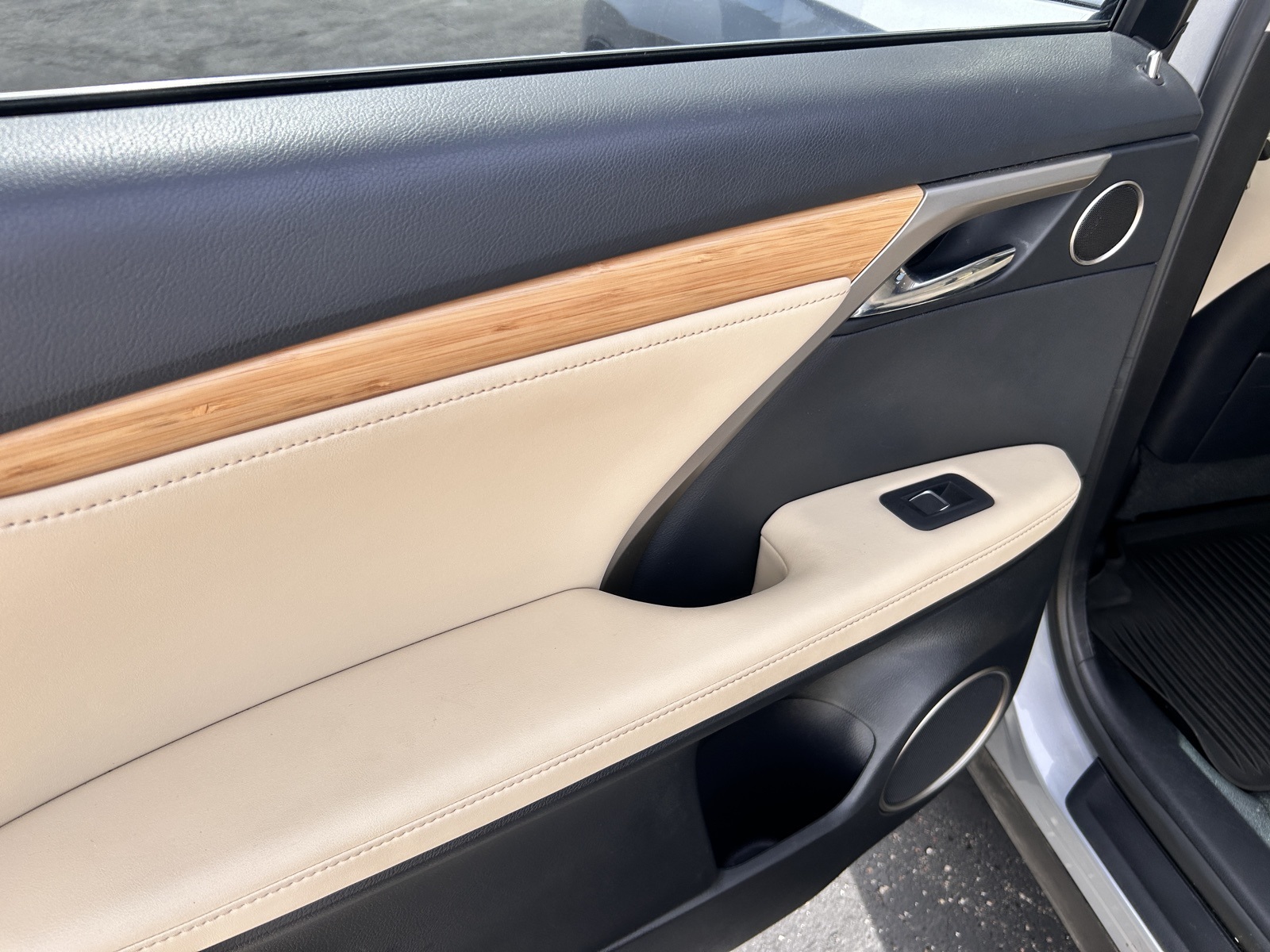 2022 Lexus RX 350L photo 14