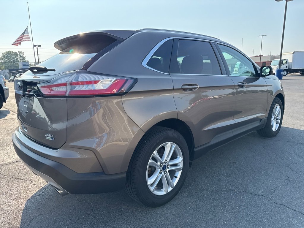 2019 Ford Edge SEL photo 3