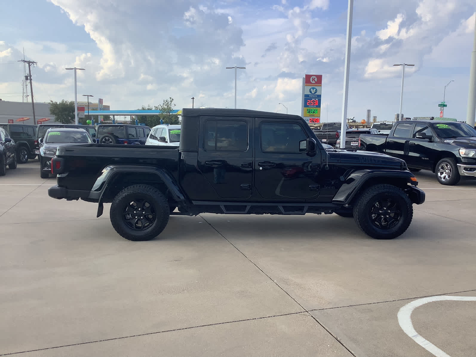 2022 Jeep Gladiator Willys photo 4
