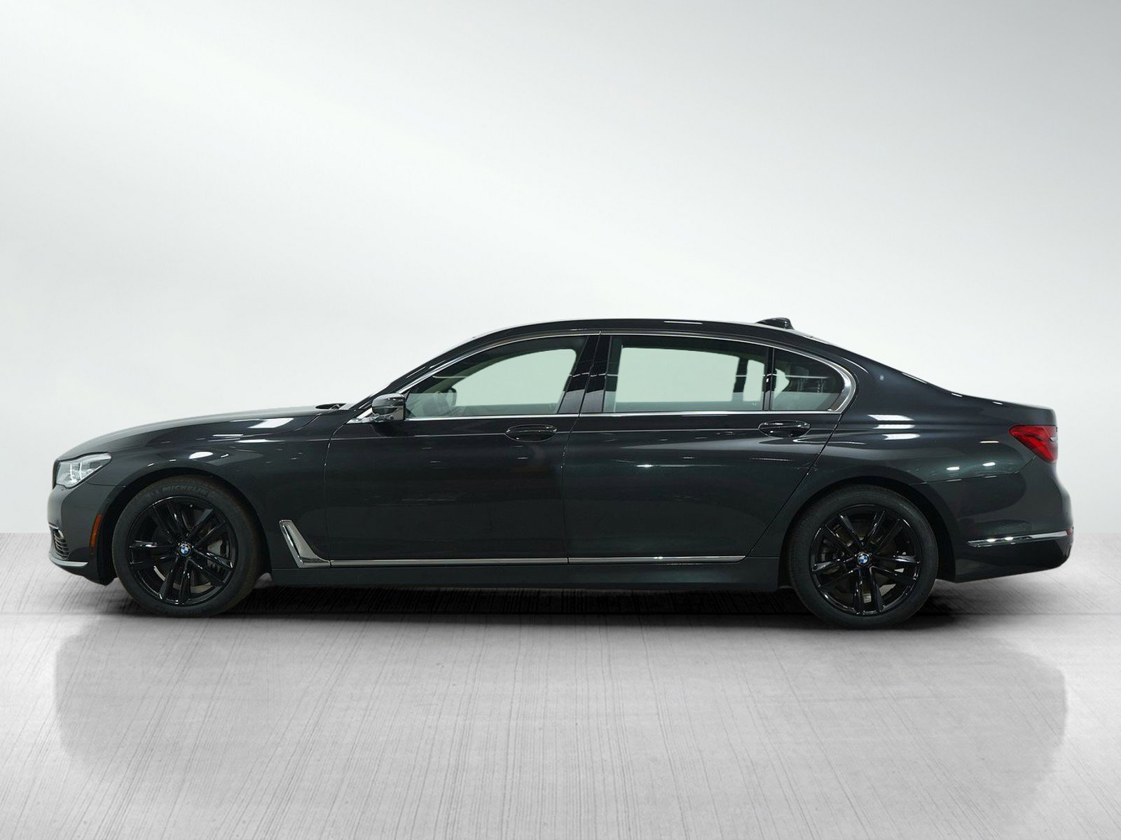 Used 2018 BMW 7 Series 750i with VIN WBA7F2C55JG424411 for sale in Wayzata, Minnesota