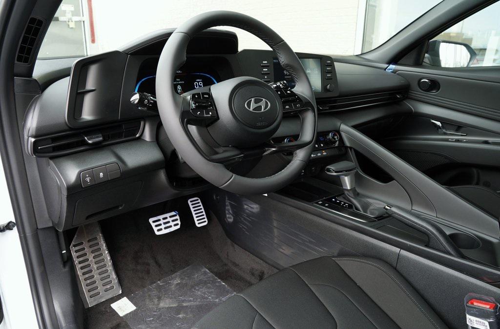 2025 Hyundai Elantra SEL Sport photo 10