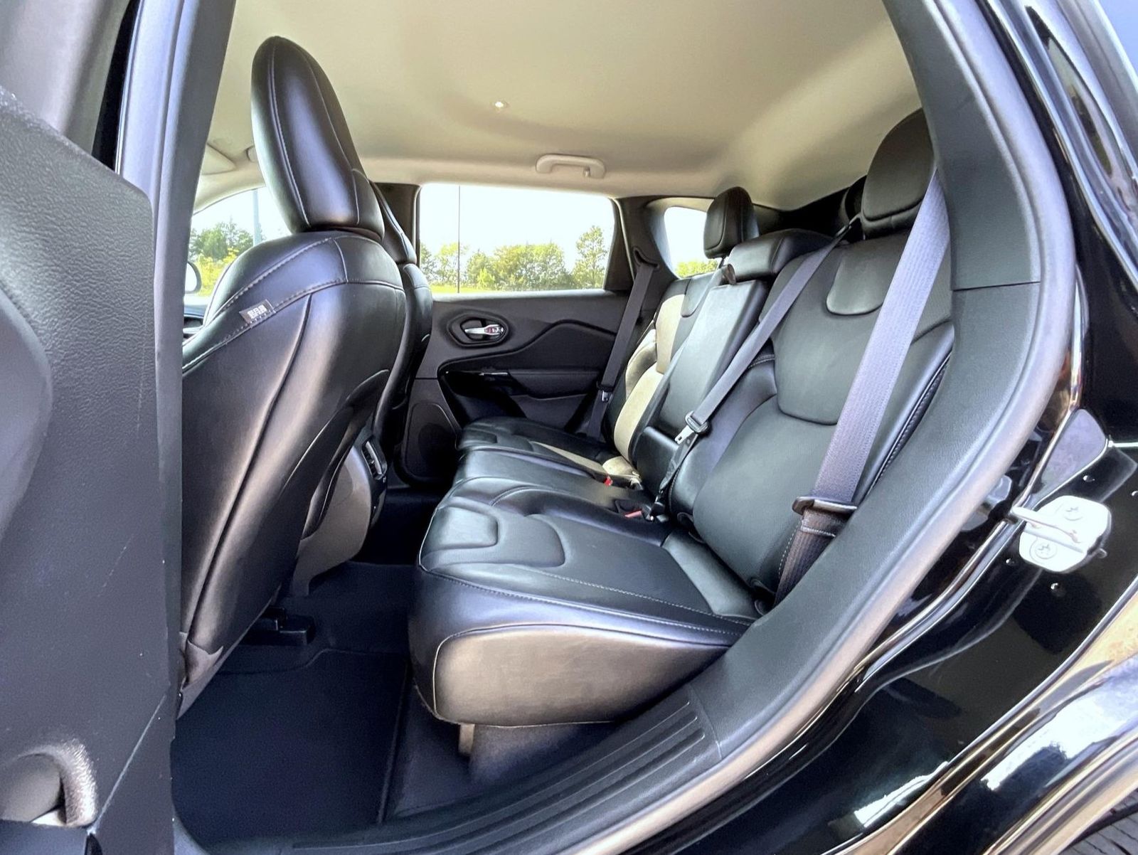 2023 Jeep Cherokee Altitude photo 17
