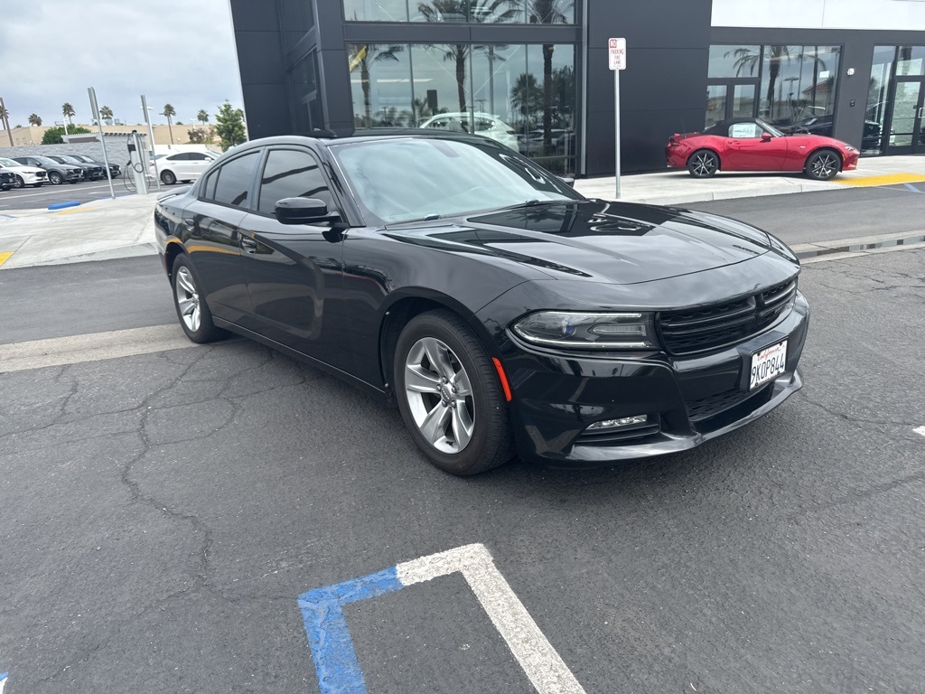 2017 Dodge Charger SXT photo 3