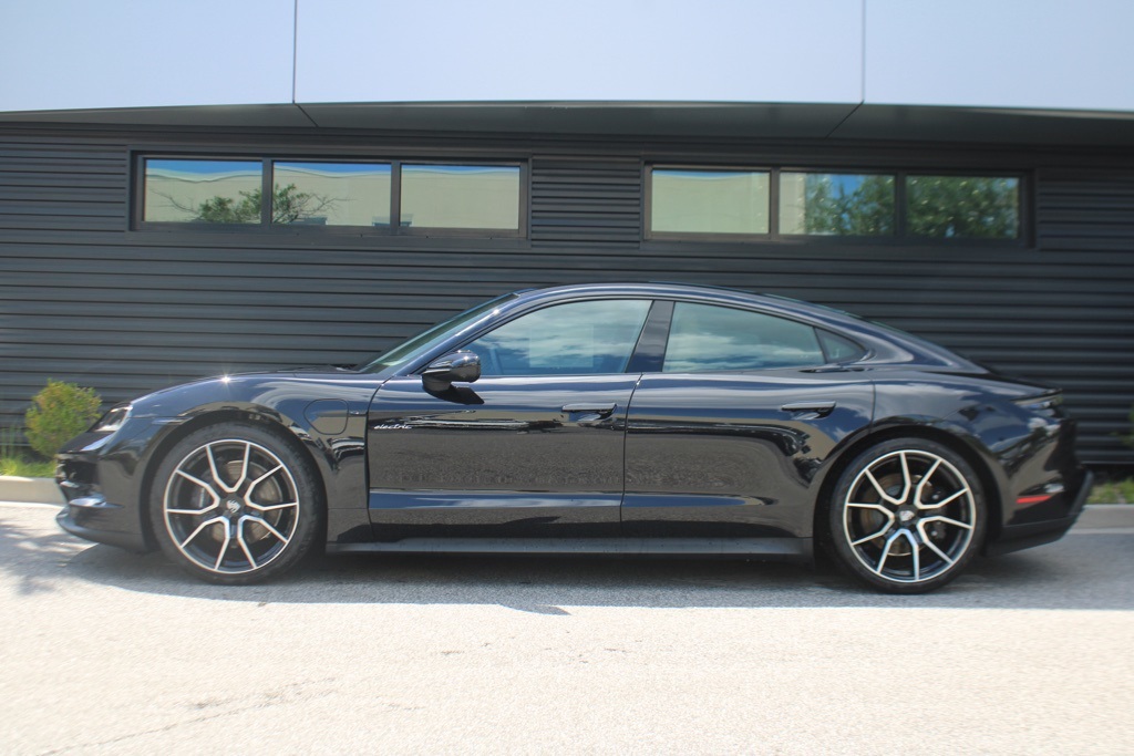 2025 Porsche Taycan 4 photo 2