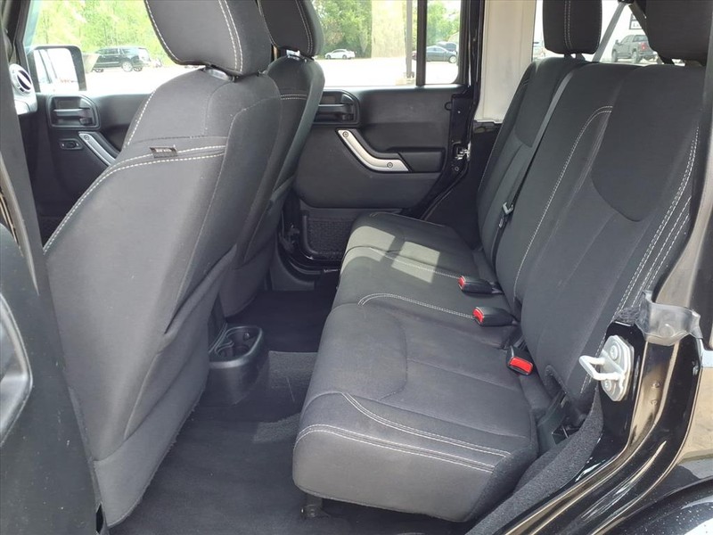 2018 Jeep Wrangler Unlimited Sahara photo 19