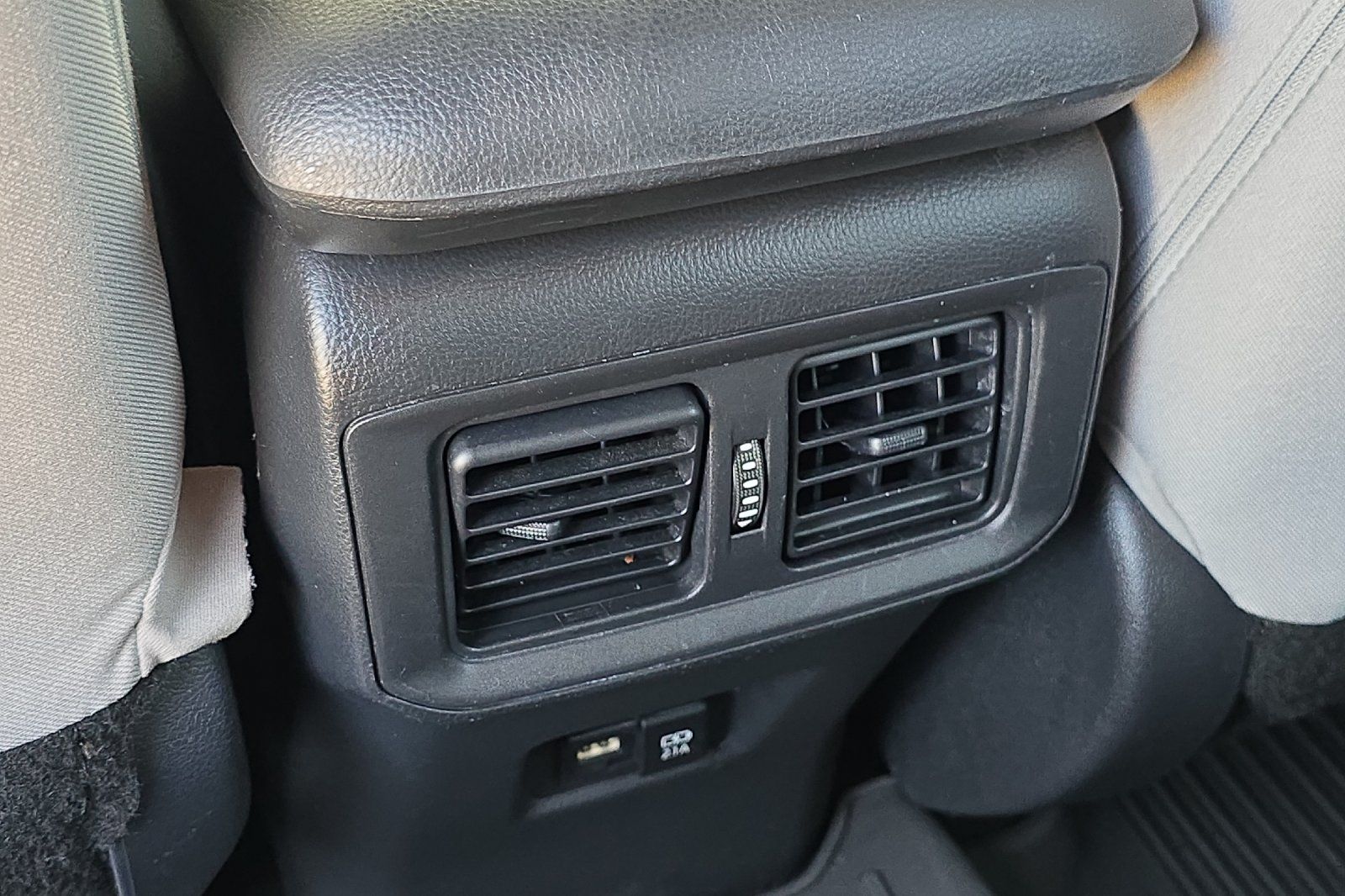 2021 Toyota RAV4 XLE photo 13