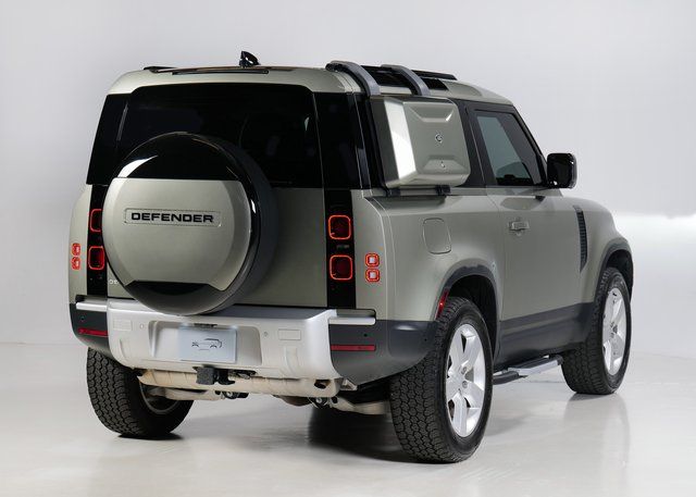 2024 Land Rover Defender 90 S photo 2