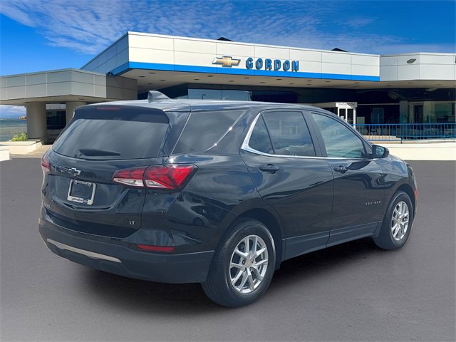 2022 Chevrolet Equinox LT photo 2