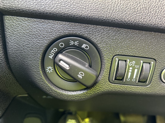 2012 Chrysler 300 Limited photo 17