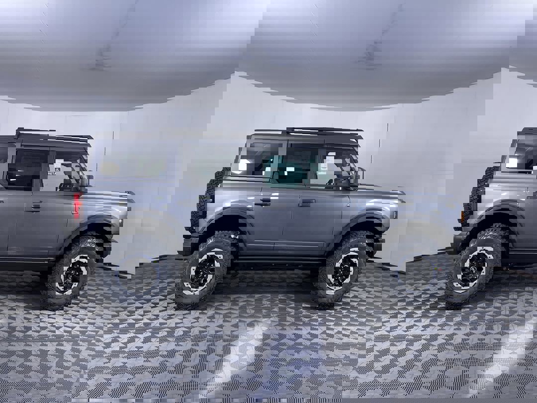 2024 Ford Bronco Black Diamond photo 10