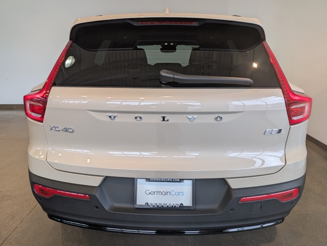 2026 Volvo XC40 photo 3
