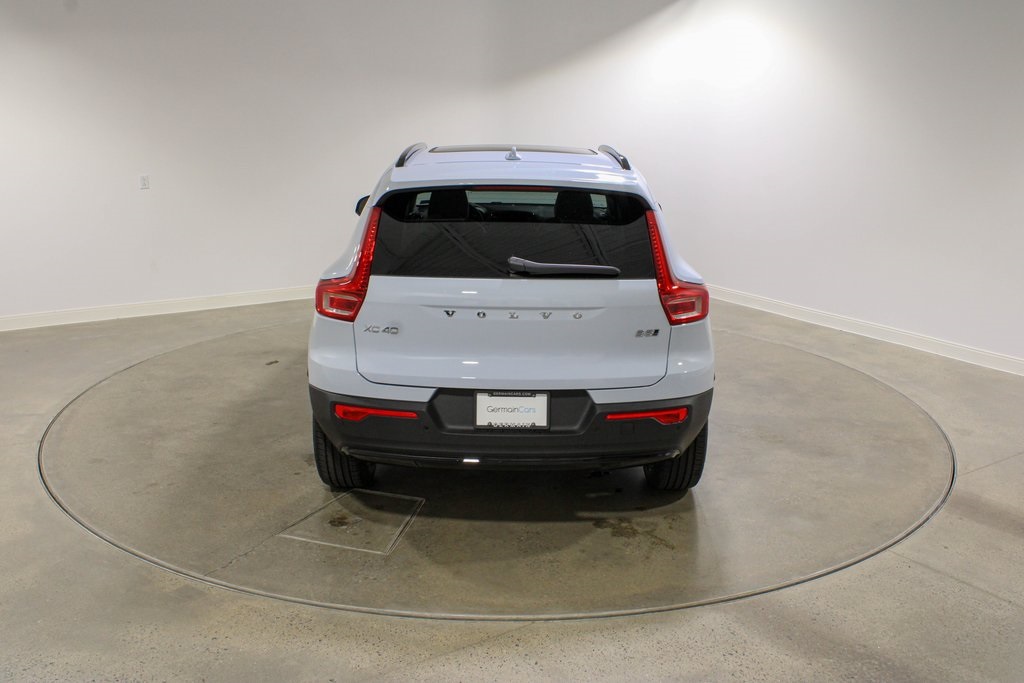 2026 Volvo XC40 Plus photo 3