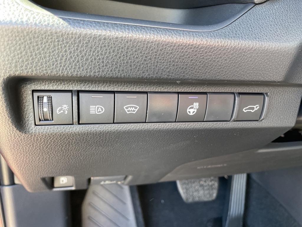 2025 Toyota RAV4 Hybrid XLE photo 7