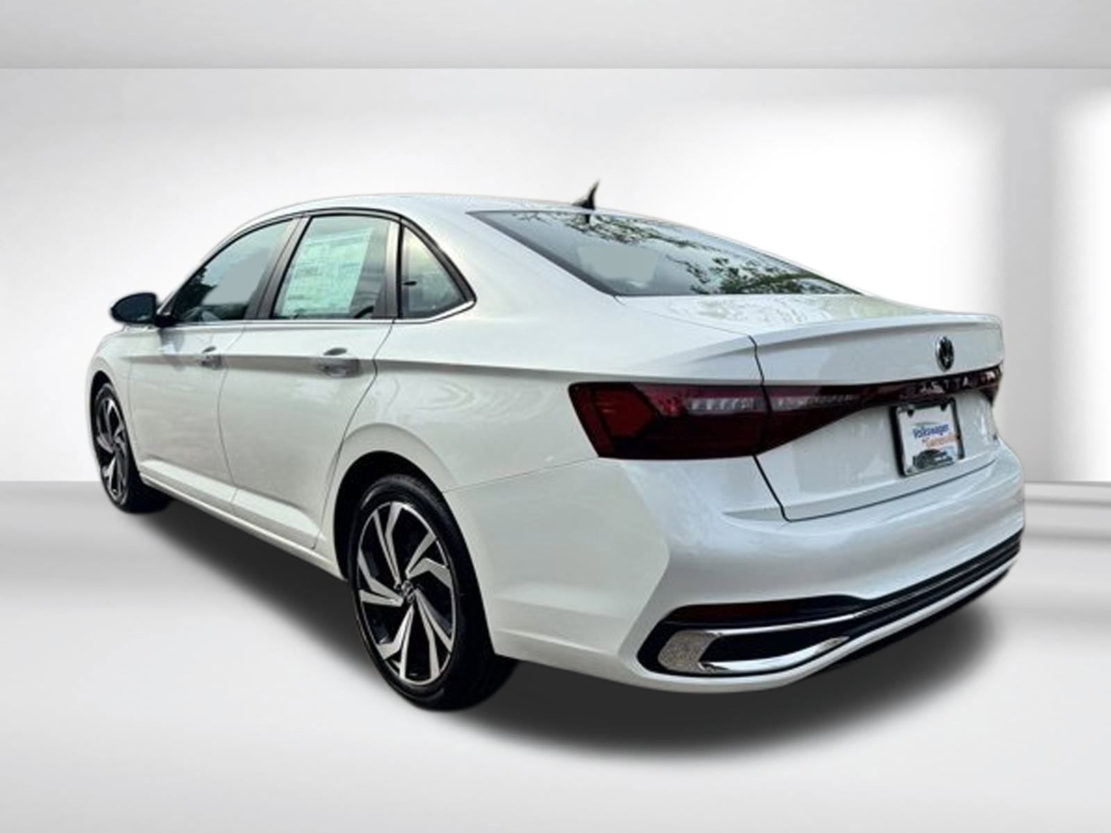 2025 Volkswagen Jetta SEL photo 4