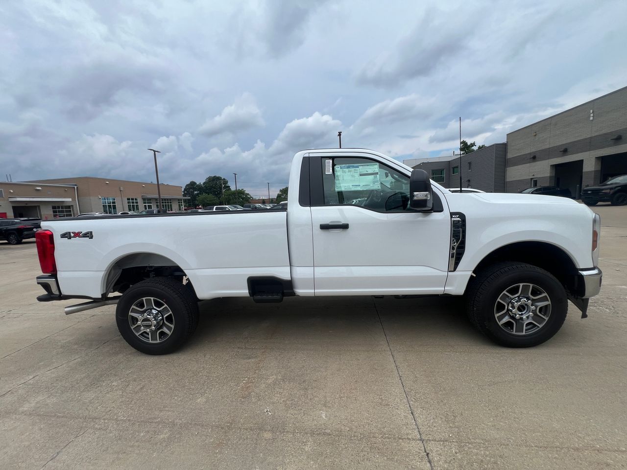 2025 Ford F-350 XLT photo 4