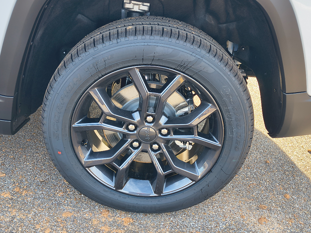 2025 Jeep Grand Cherokee Limited photo 3