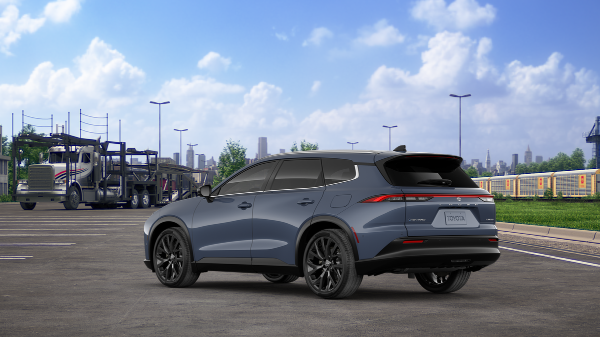 2025 Toyota Crown Signia Limited photo 3