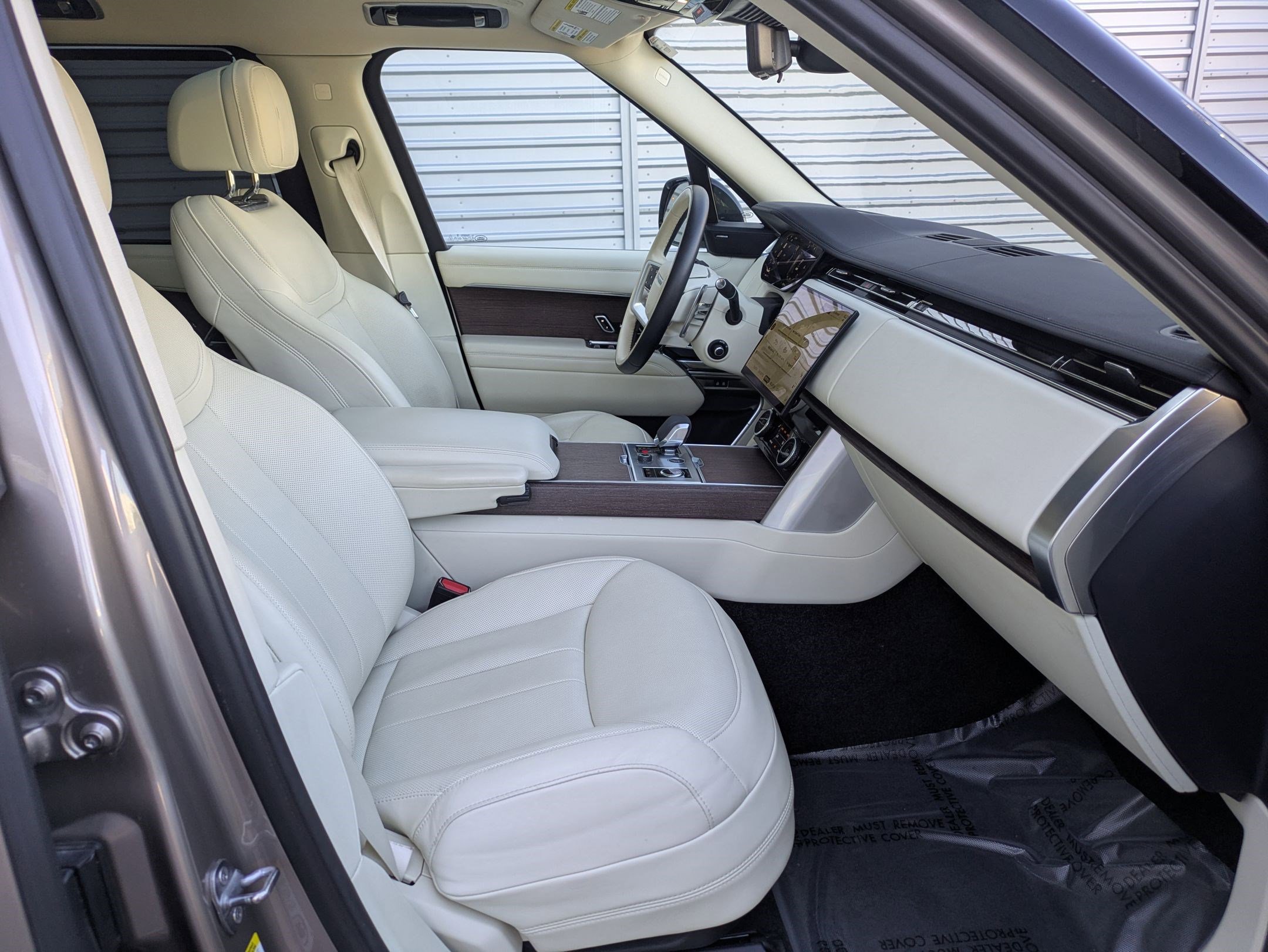 2023 Land Rover Range Rover SE photo 31