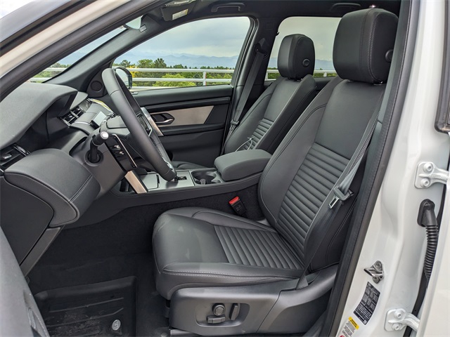 2025 Land Rover Discovery Sport SE photo 4