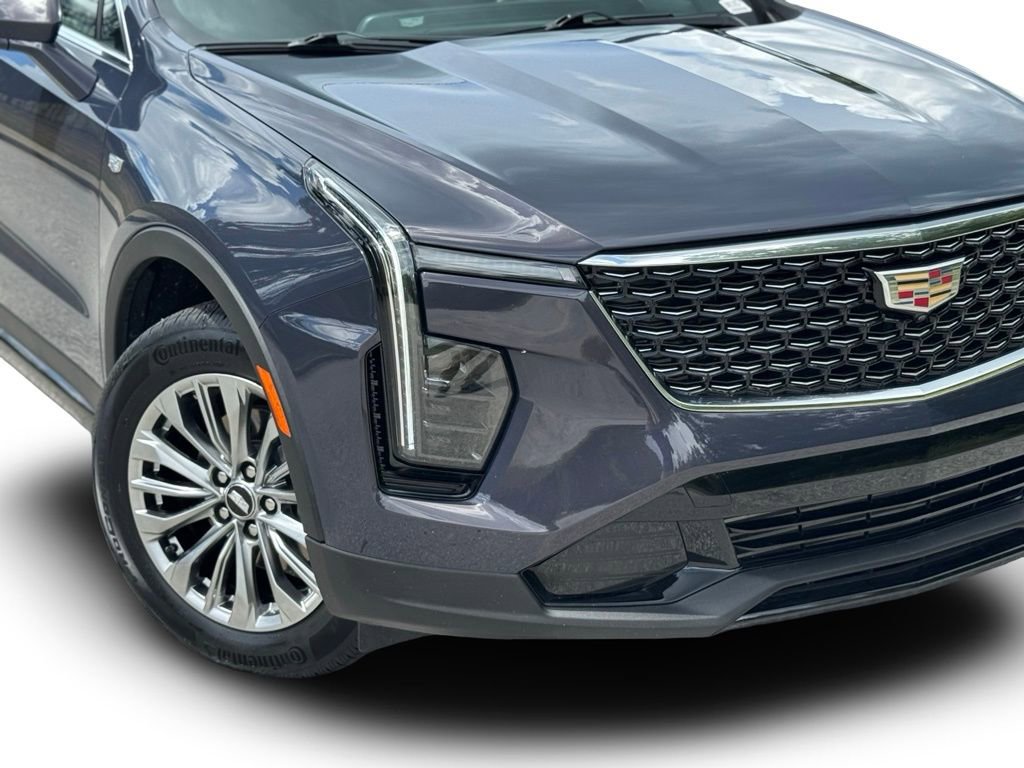 2025 Cadillac XT4 Premium Luxury photo 3
