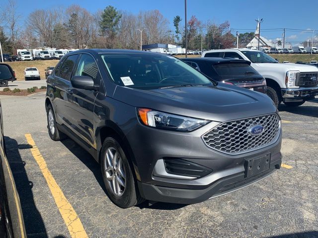 2024 Ford Edge SEL photo 2