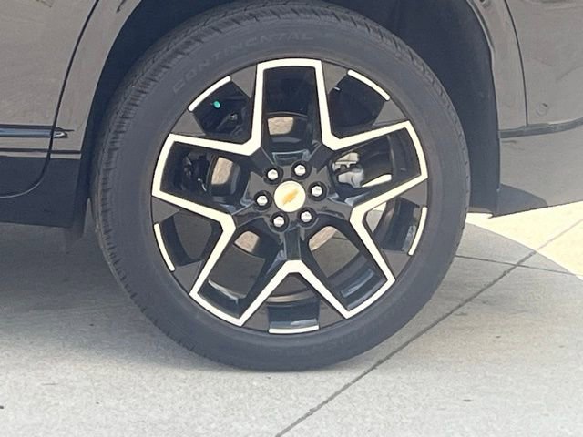 2025 Chevrolet Traverse High Country photo 2