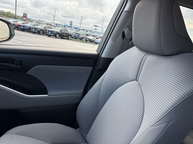 2022 Toyota Highlander LE photo 23