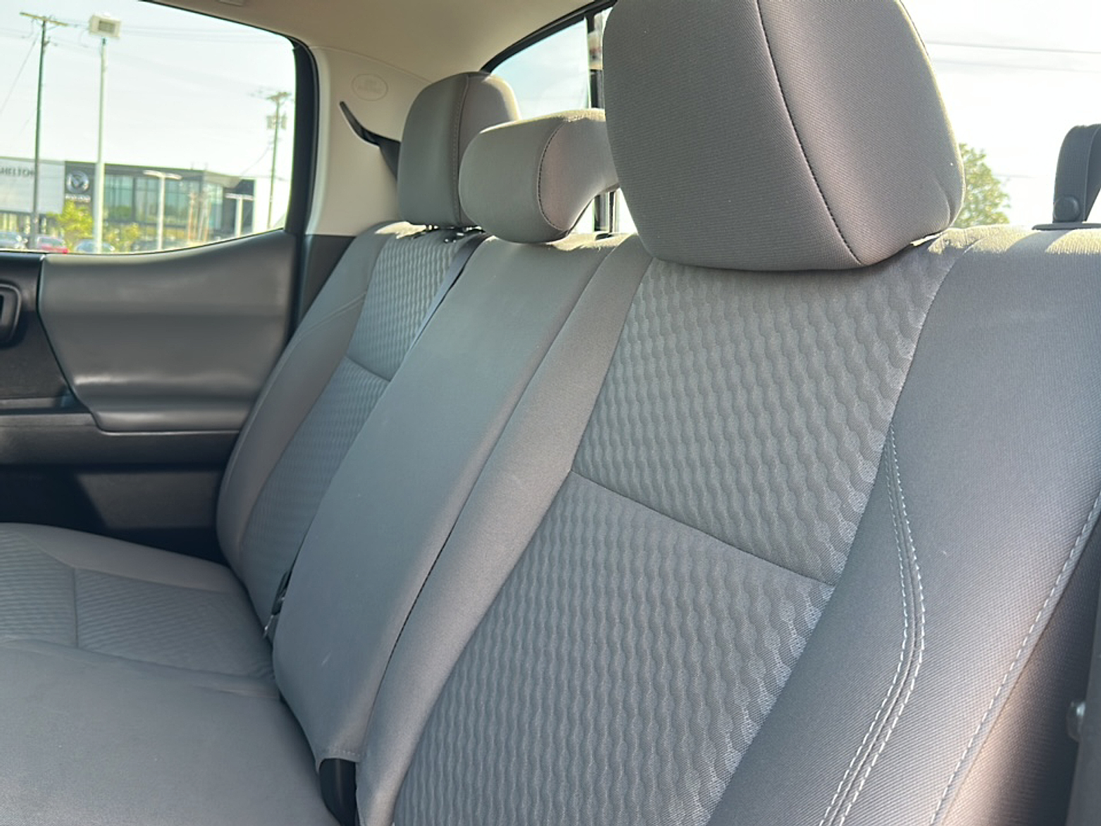 2022 Toyota Tacoma SR5 photo 8