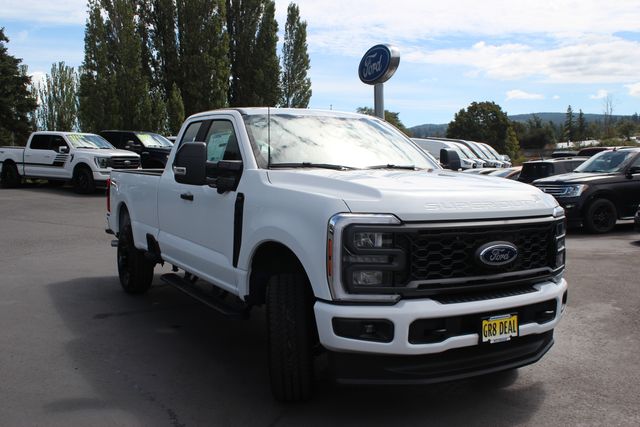 2025 Ford F-350 XL photo 3