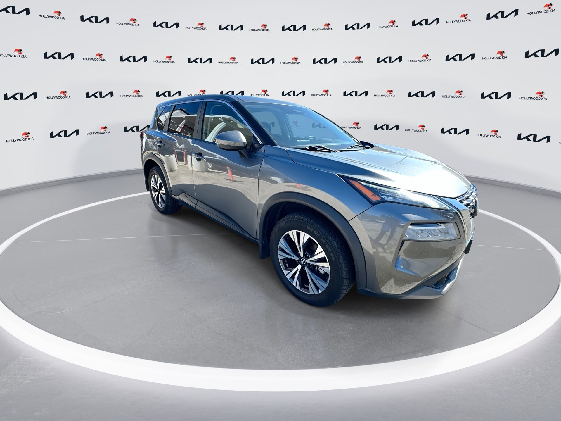 2022 Nissan Rogue SV photo 2