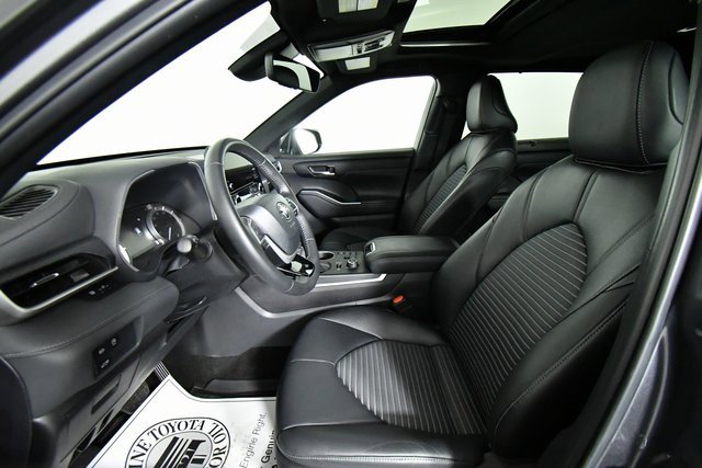 2024 Toyota Highlander LE photo 4