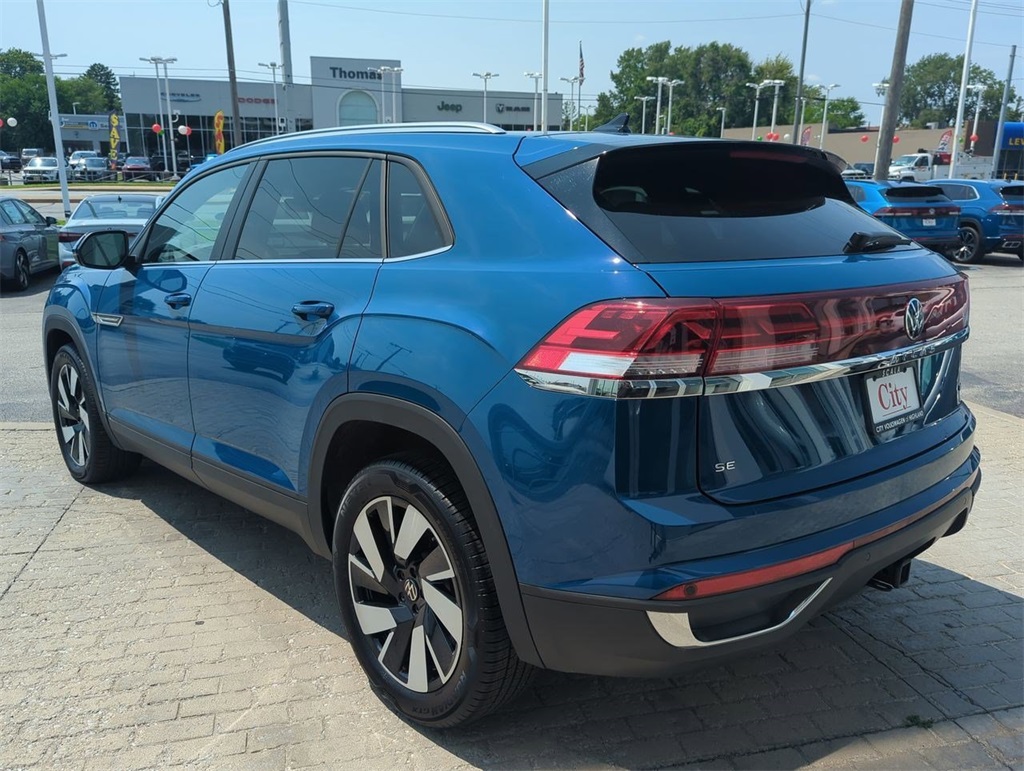 2025 Volkswagen Atlas Cross Sport SEL R-Line photo 6