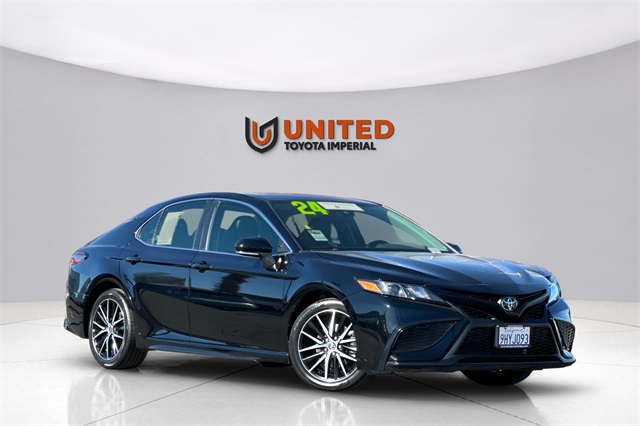 2024 Toyota Camry SE's photo