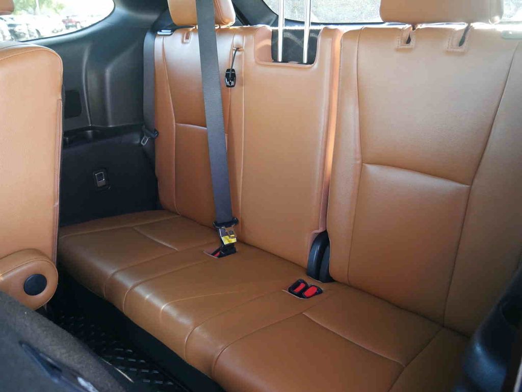 2023 Toyota Highlander LE photo 13