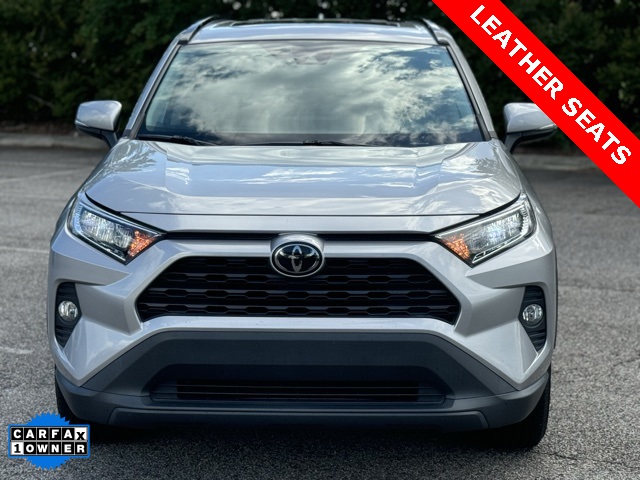 2020 Toyota RAV4 XLE Premium photo 3
