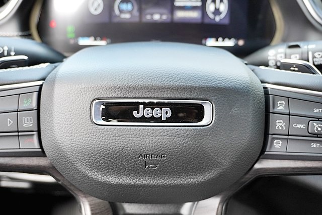 New 2025 Baltic Gray Metallic Clear-Coat Exterior Paint Jeep Limited image 40