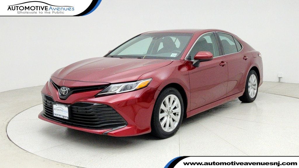 2018 Toyota Camry LE's photo